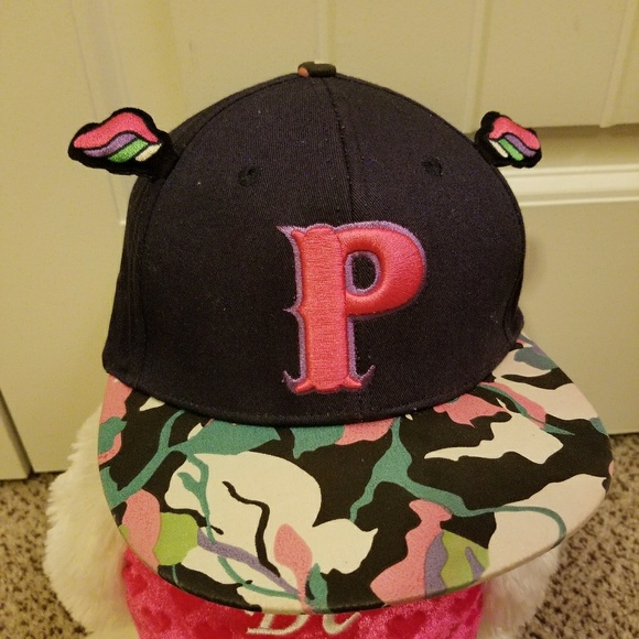 Hat - Picture 2 of 4